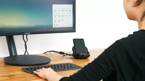 Samsung turn smartphones into desktops with new 'DeX'