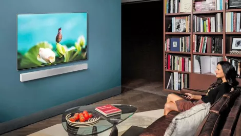 Samsung unveils distortion cancelling soundbar